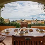 Angela's Garden Sea View 아파트 *