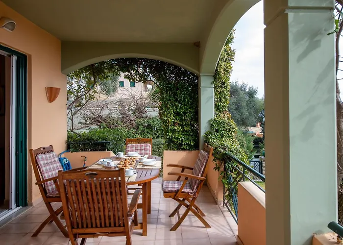 Апартаменты Angela's Garden Sea View